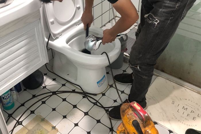 庆云马桶堵塞自己疏通还是找师傅？专业上门服务让你省时更省心